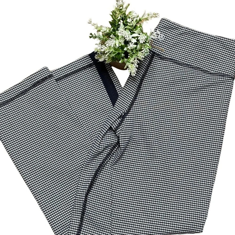 Lululemon Blue/White Plaid Legging.  Sz: 4